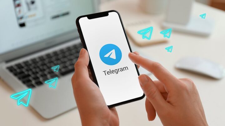 Groupe Telegram bon plan : téléphone affichant l'application Telegram